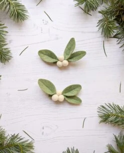 Christmas Mistletoe Hair Clip, Christmas Girl Gift, Novelty Hair Clip, Festive Head Piece, Felt Flower Barrette