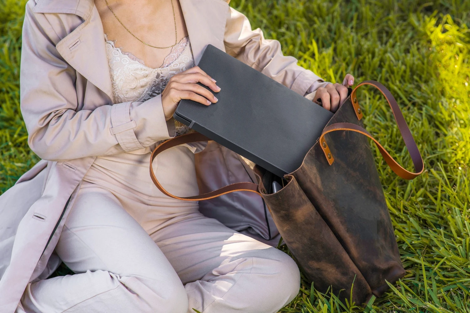Christmas Sale Women’s Leather Tote Bag, Leather MacBook Tote Bag, Distressed Leather Personalized Shoulder Bag, Tote Bag For Her 8 Christmas Sale Women’s Leather Tote Bag, Leather MacBook Tote Bag, Distressed Leather Personalized Shoulder Bag, Tote Bag For Her - Image 7