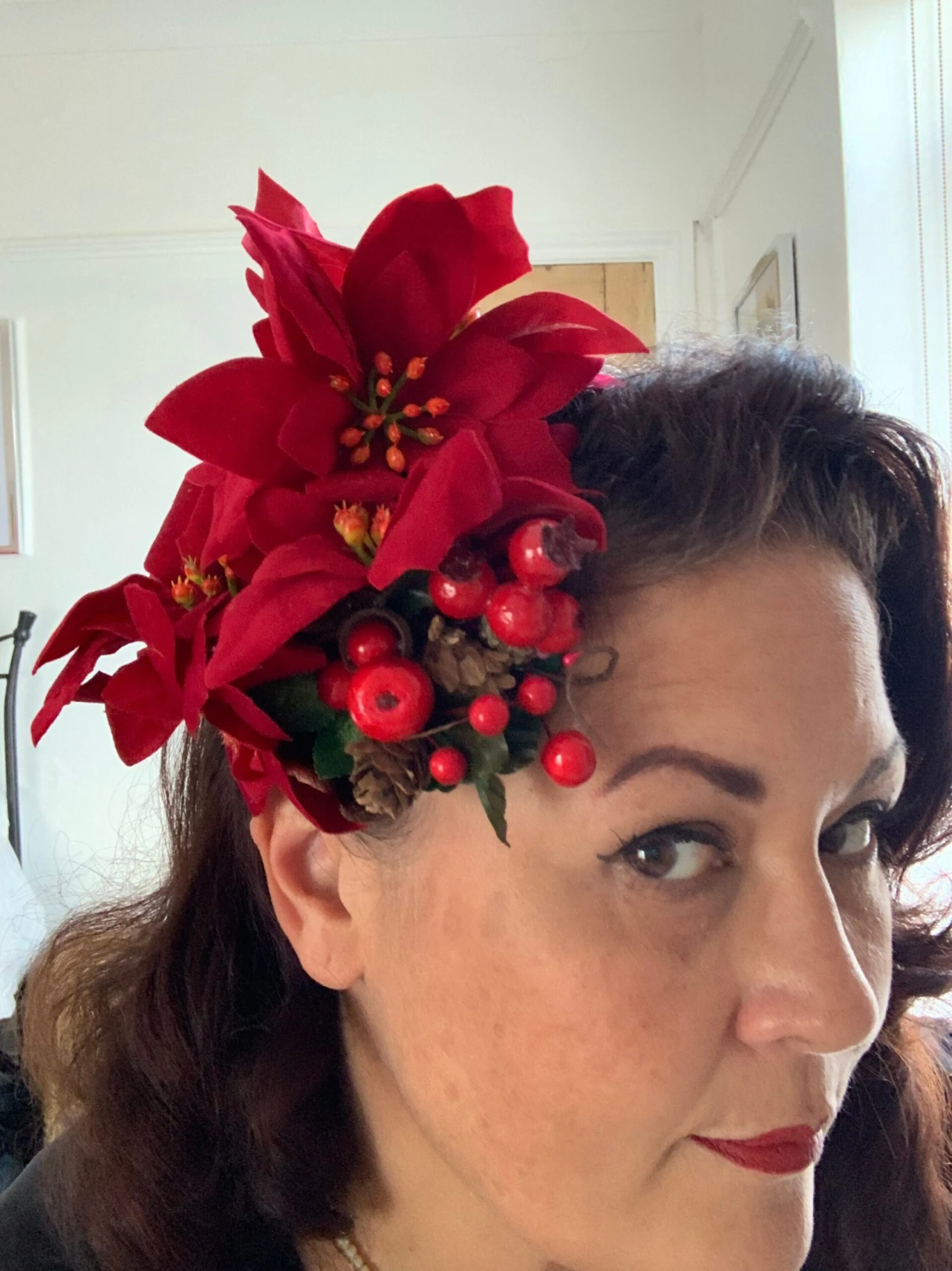 Christmas Hair Clip With Pine Cones And Berries. 8 Christmas Hair Clip With Pine Cones And Berries. - Image 6