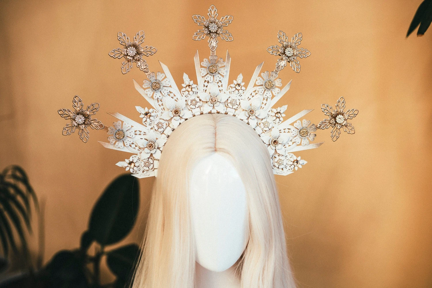 Snowflake Halo Crown Headlights Xmas Party Crown Winter Tiara White Halo Winter Wedding Photo Props Christmas Photos Shoot Jewelry 6 Snowflake Halo Crown Headlights Xmas Party Crown Winter Tiara White Halo Winter Wedding Photo Props Christmas Photos Shoot Jewelry - Image 4