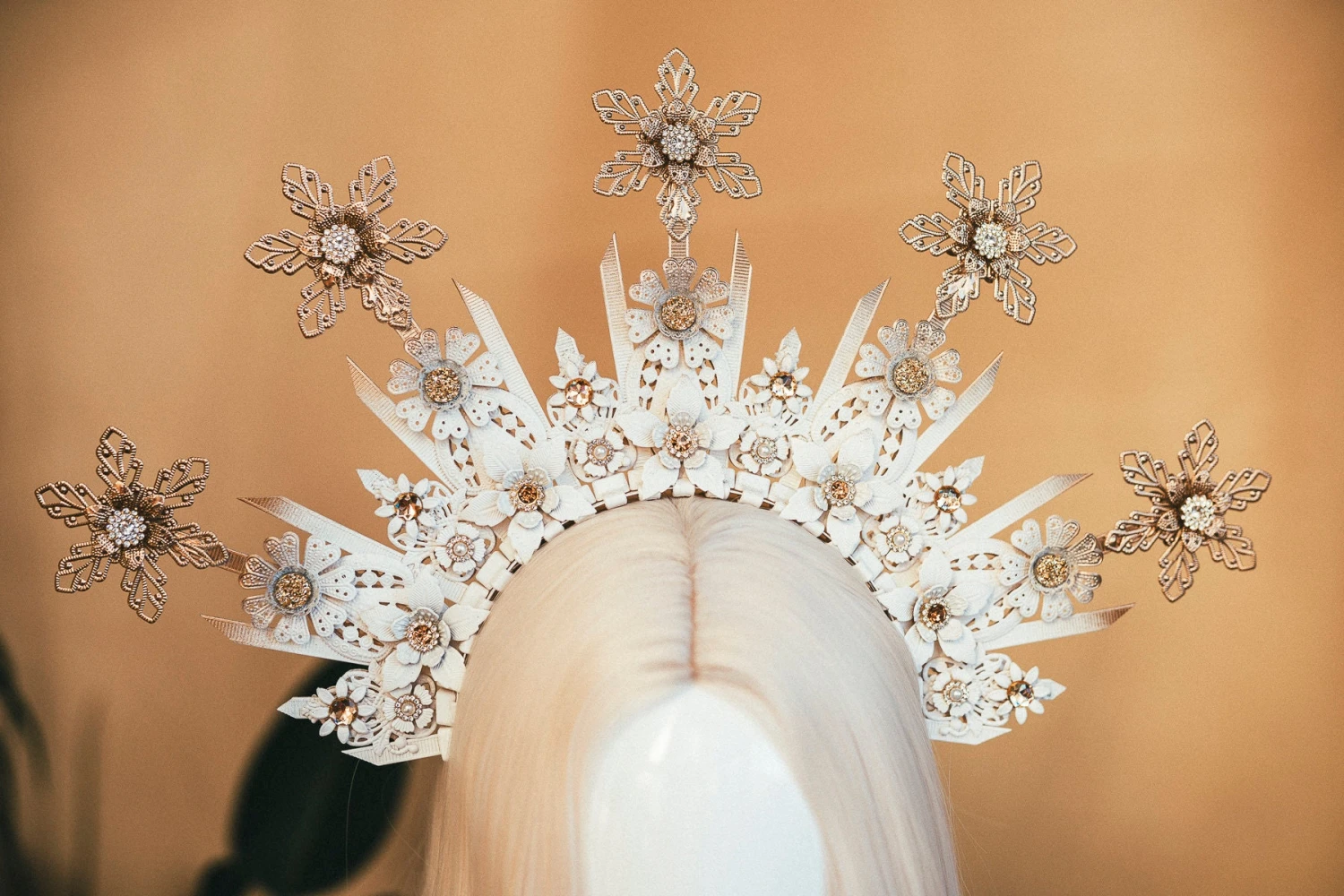 Snowflake Halo Crown Headlights Xmas Party Crown Winter Tiara White Halo Winter Wedding Photo Props Christmas Photos Shoot Jewelry 4 Snowflake Halo Crown Headlights Xmas Party Crown Winter Tiara White Halo Winter Wedding Photo Props Christmas Photos Shoot Jewelry - Image 2