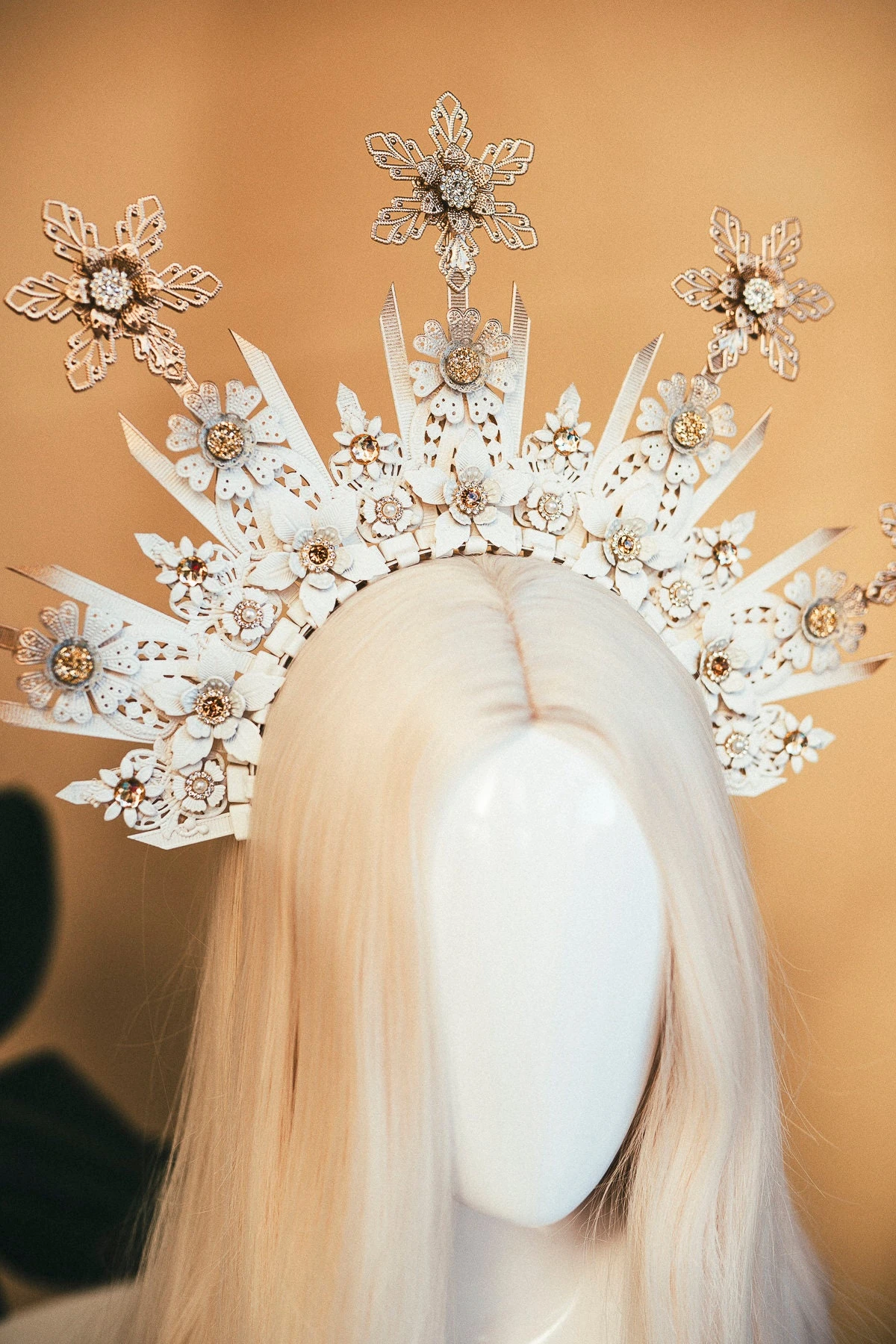 Snowflake Halo Crown Headlights Xmas Party Crown Winter Tiara White Halo Winter Wedding Photo Props Christmas Photos Shoot Jewelry 7 Snowflake Halo Crown Headlights Xmas Party Crown Winter Tiara White Halo Winter Wedding Photo Props Christmas Photos Shoot Jewelry - Image 5