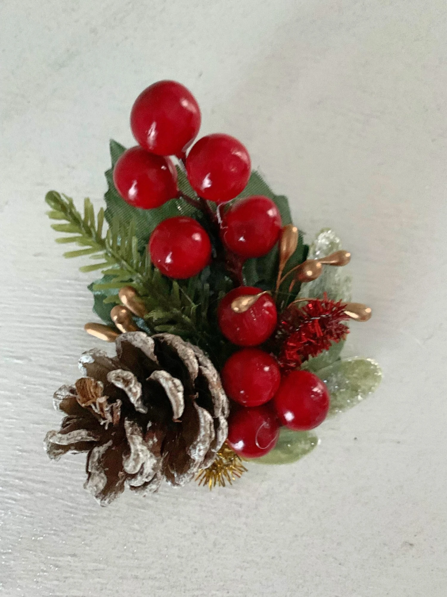 Christmas Hair Clip With Pine Cones And Berries. 5 Christmas Hair Clip With Pine Cones And Berries. - Image 3