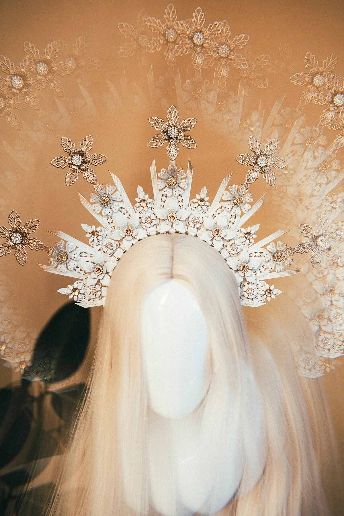 Snowflake Halo Crown Headlights Xmas Party Crown Winter Tiara White Halo Winter Wedding Photo Props Christmas Photos Shoot Jewelry 5 Snowflake Halo Crown Headlights Xmas Party Crown Winter Tiara White Halo Winter Wedding Photo Props Christmas Photos Shoot Jewelry - Image 3