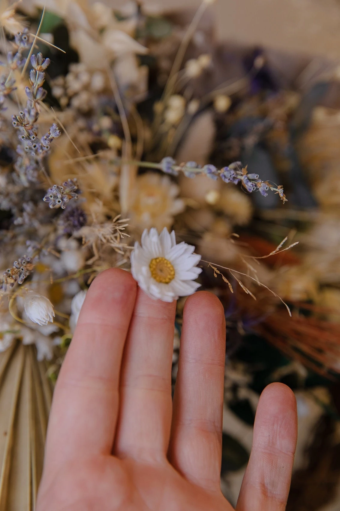 Modern Christmas Wreath No.25 / Rustic Dried Flowers In Soft Winter Door Wreath Christmas Decoration / Christmas Wreath / Xmas Door Wreath 4 Modern Christmas Wreath No.25 / Rustic Dried Flowers In Soft Winter Door Wreath Christmas Decoration / Christmas Wreath / Xmas Door Wreath - Image 2
